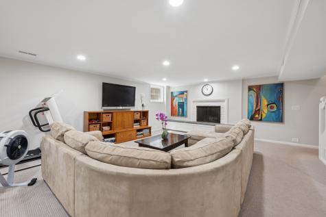 936 Sunset Road Winnetka IL 60093