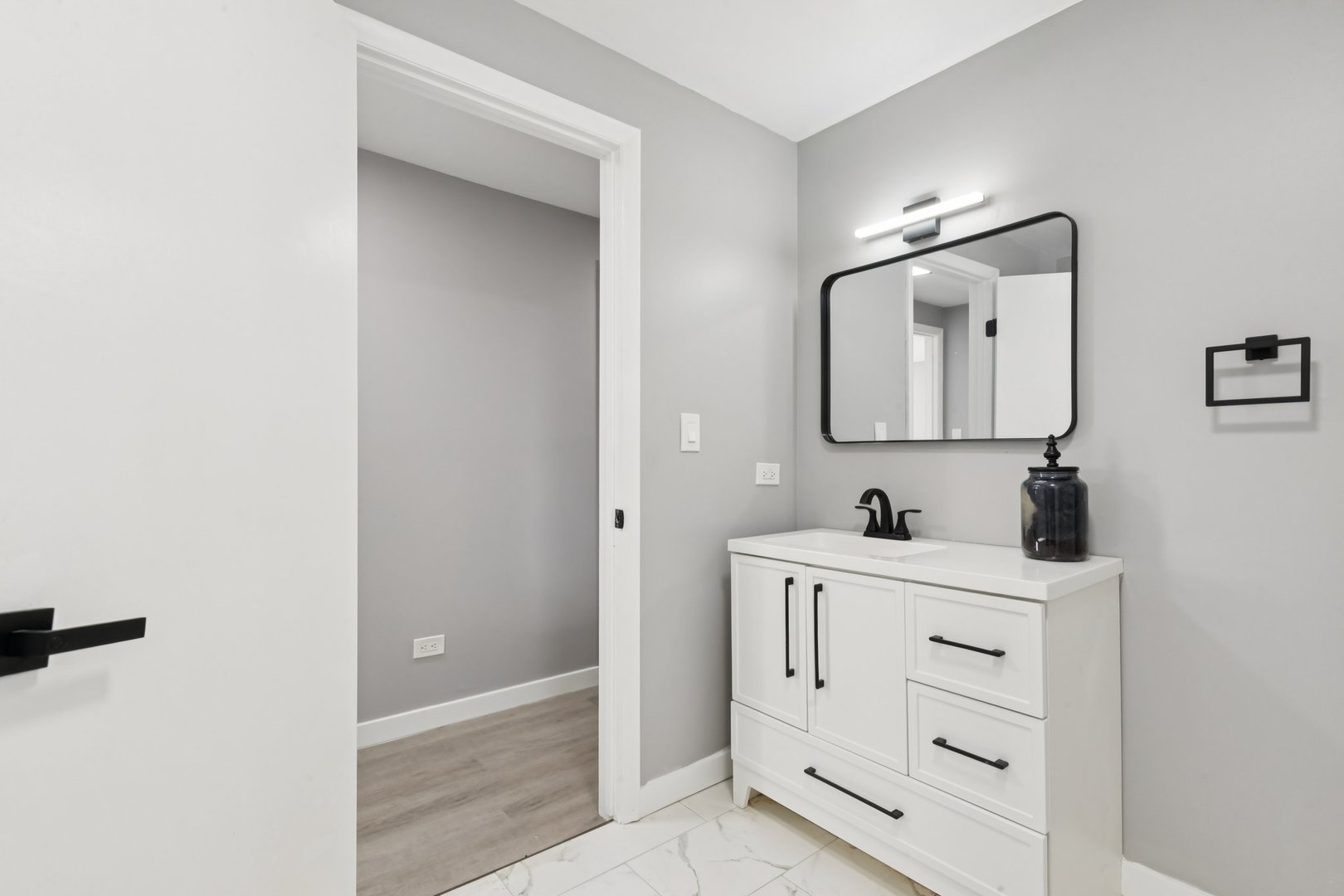 4N327 7TH Avenue Addison IL 60101