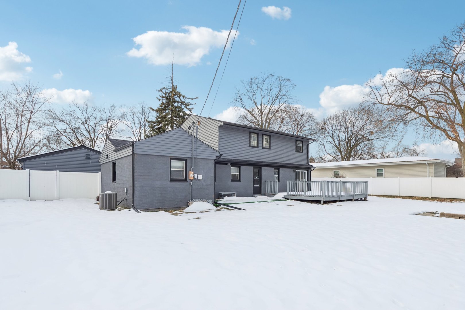 4N327 7TH Avenue Addison IL 60101