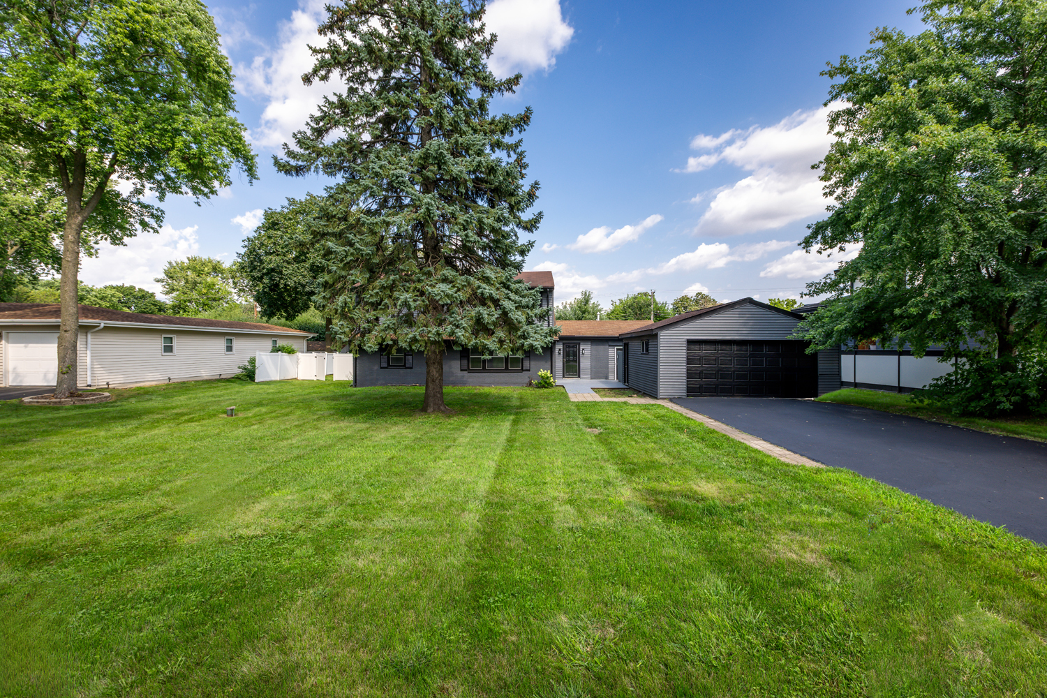 4N327 7TH Avenue Addison IL 60101