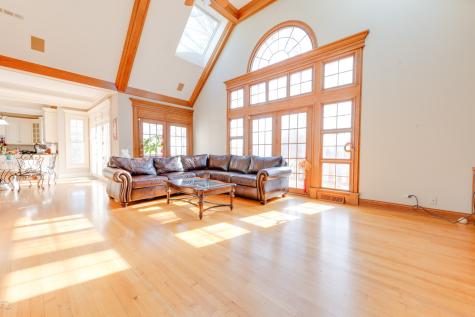 813 Fox Glen Drive St. Charles IL 60174
