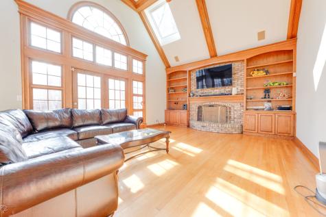 813 Fox Glen Drive St. Charles IL 60174
