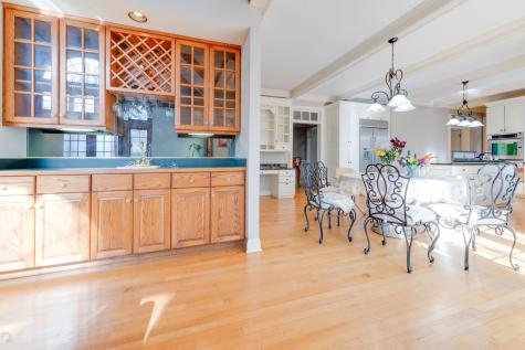 813 Fox Glen Drive St. Charles IL 60174