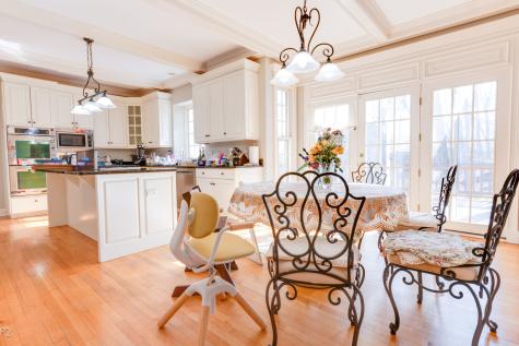 813 Fox Glen Drive St. Charles IL 60174