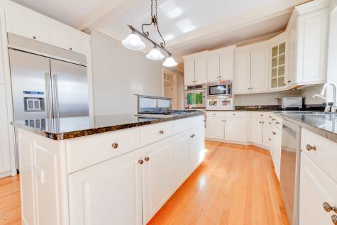 813 Fox Glen Drive St. Charles IL 60174