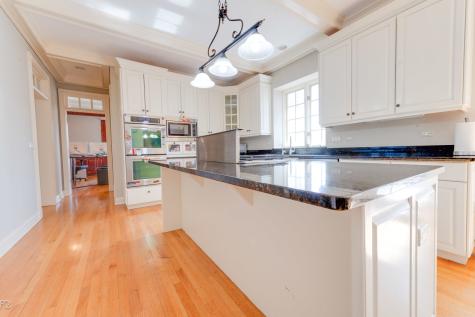 813 Fox Glen Drive St. Charles IL 60174