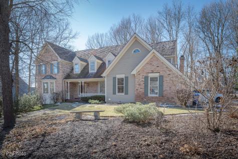813 Fox Glen Drive St. Charles IL 60174