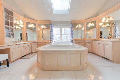813 Fox Glen Drive St. Charles IL 60174
