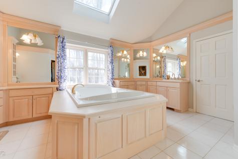 813 Fox Glen Drive St. Charles IL 60174