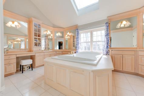 813 Fox Glen Drive St. Charles IL 60174