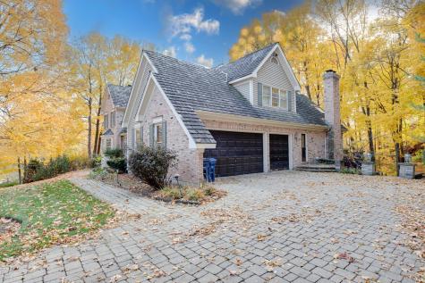 813 Fox Glen Drive St. Charles IL 60174