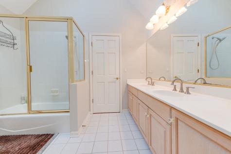813 Fox Glen Drive St. Charles IL 60174