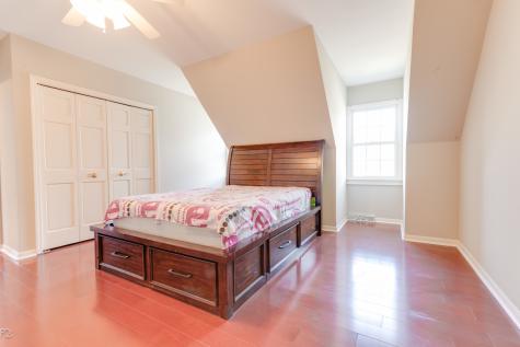 813 Fox Glen Drive St. Charles IL 60174
