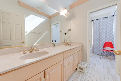 813 Fox Glen Drive St. Charles IL 60174