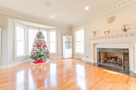 813 Fox Glen Drive St. Charles IL 60174