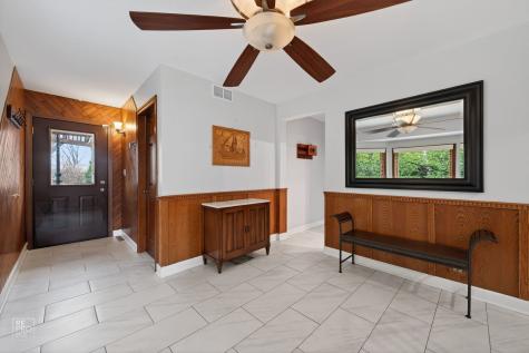 221 East Grantley Avenue Elmhurst IL 60126