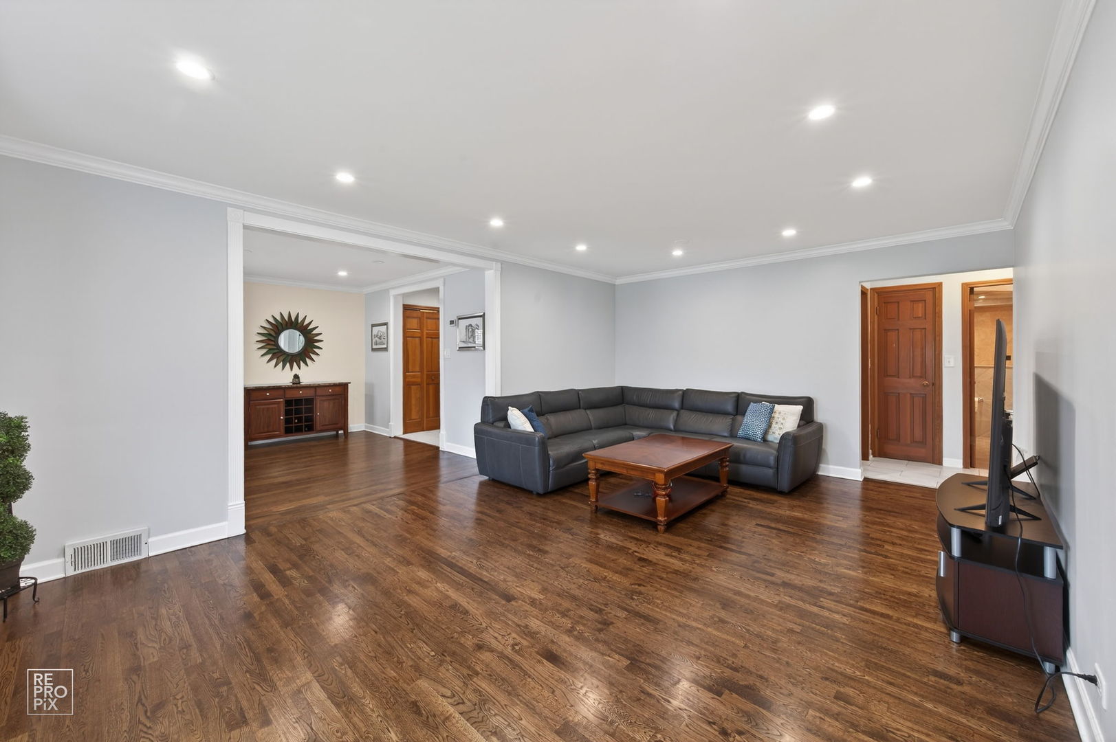 221 East Grantley Avenue Elmhurst IL 60126