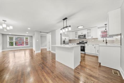 819 East 98th Place Chicago IL 60628