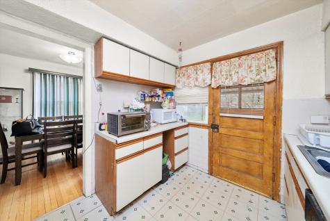 429 Geneva Avenue Bellwood IL 60104