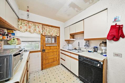 429 Geneva Avenue Bellwood IL 60104