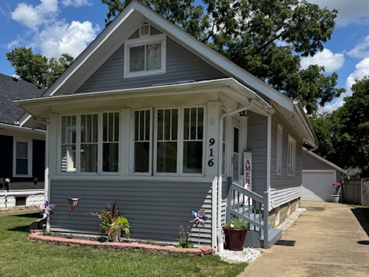 916 Pearl Street Aurora IL 60505