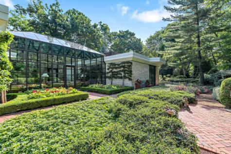 240 Shore Acres Circle Lake Bluff IL 60044
