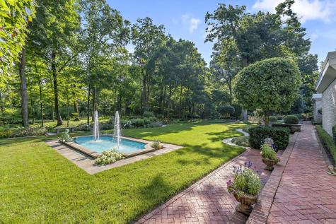 240 Shore Acres Circle Lake Bluff IL 60044