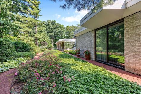 240 Shore Acres Circle Lake Bluff IL 60044