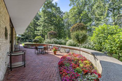 240 Shore Acres Circle Lake Bluff IL 60044
