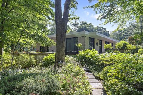240 Shore Acres Circle Lake Bluff IL 60044