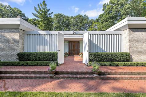 240 Shore Acres Circle Lake Bluff IL 60044