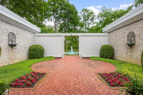 240 Shore Acres Circle Lake Bluff IL 60044