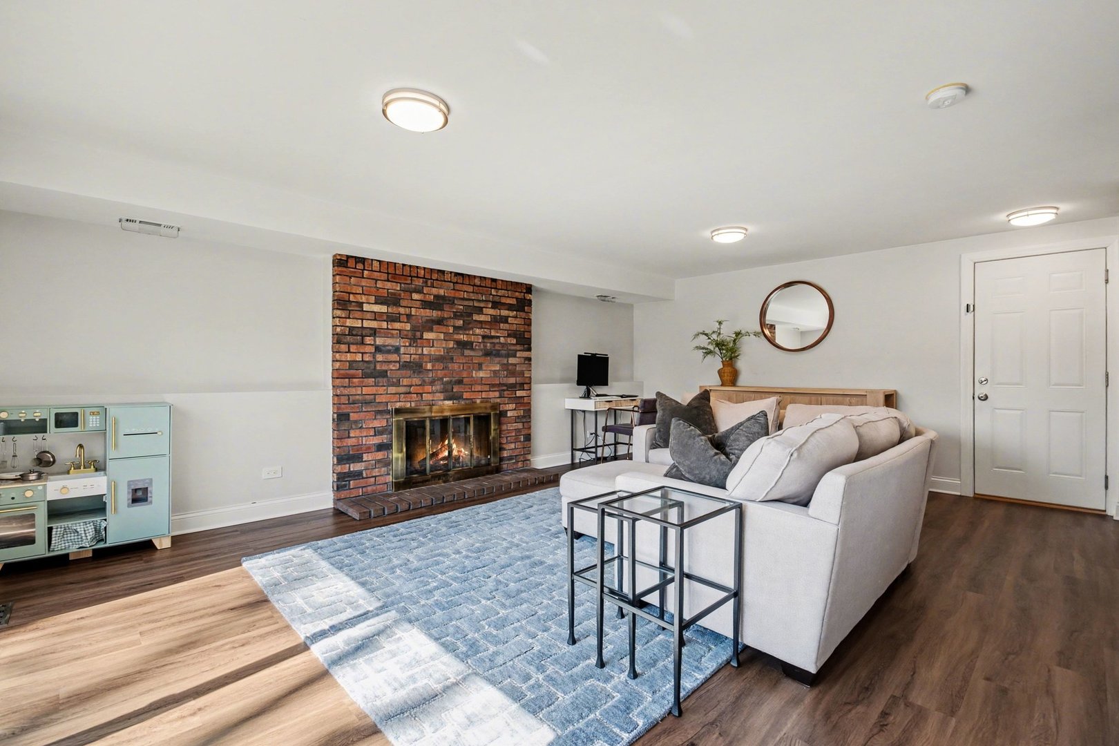 923 Oxford Road Glen Ellyn IL 60137