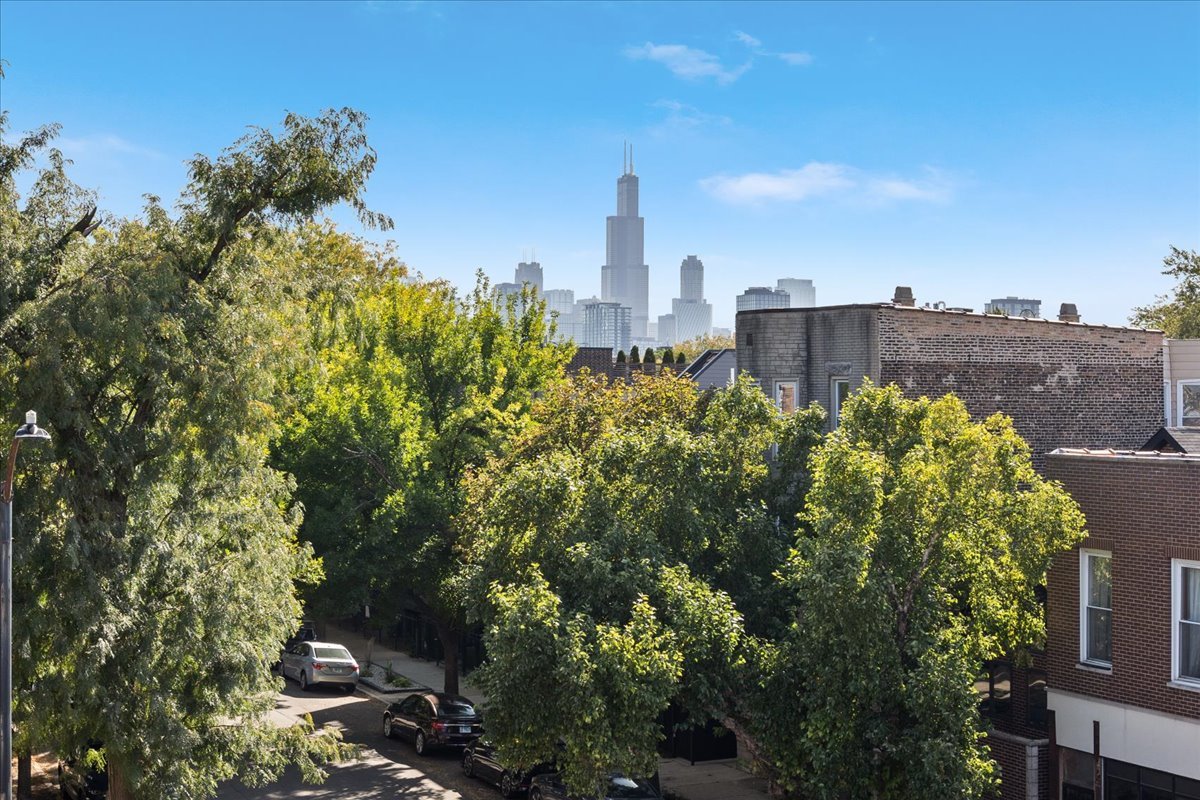 2002 West Ohio Street Chicago IL 60612