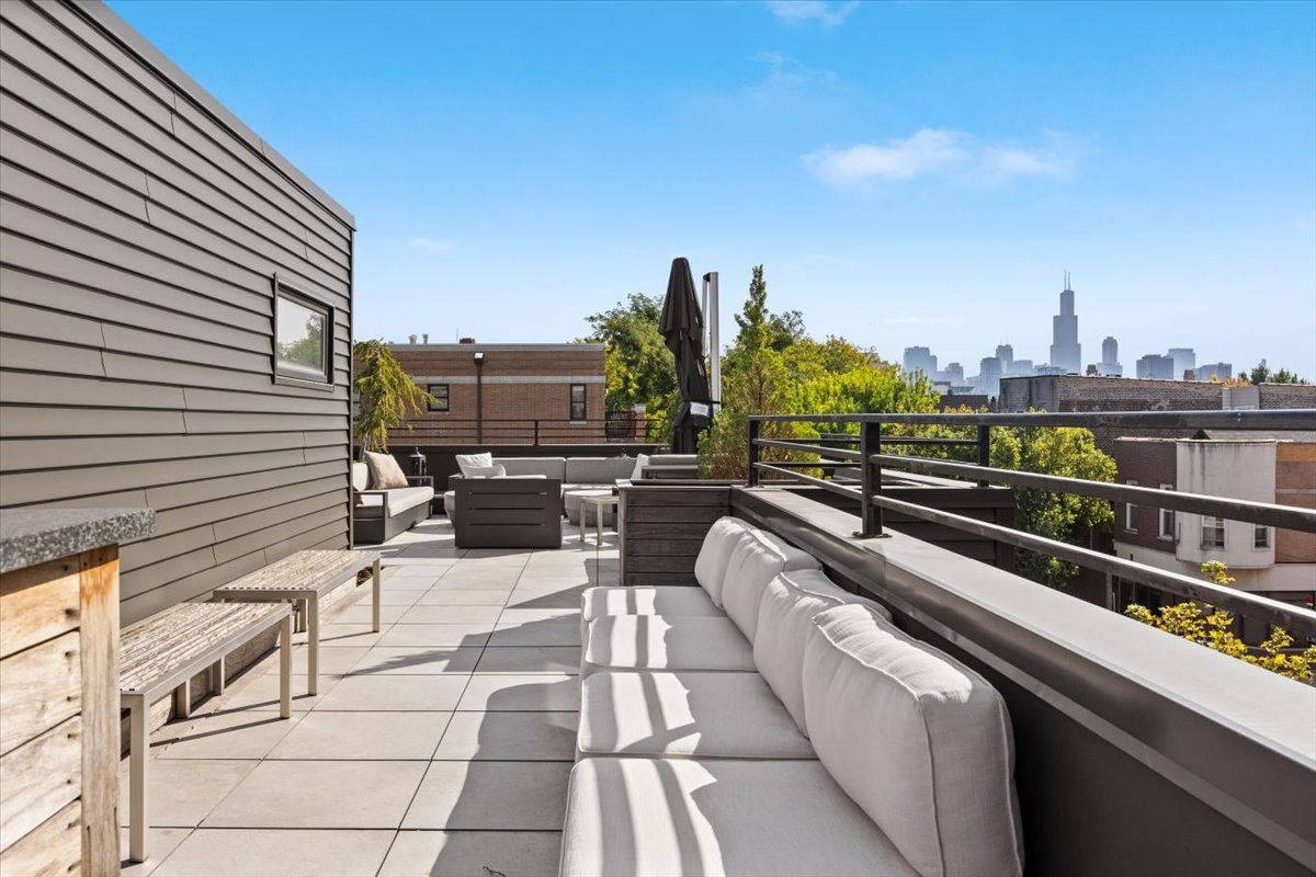 2002 West Ohio Street Chicago IL 60612