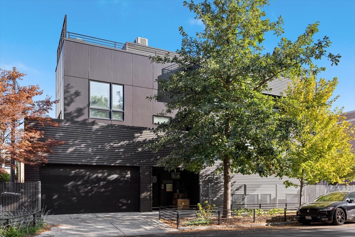 2002 West Ohio Street Chicago IL 60612
