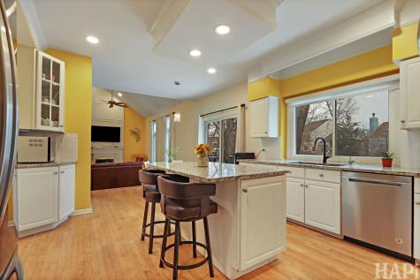 1121 Williamsburg Circle Grayslake IL 60030