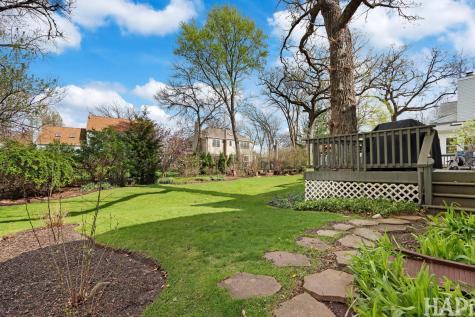 1121 Williamsburg Circle Grayslake IL 60030