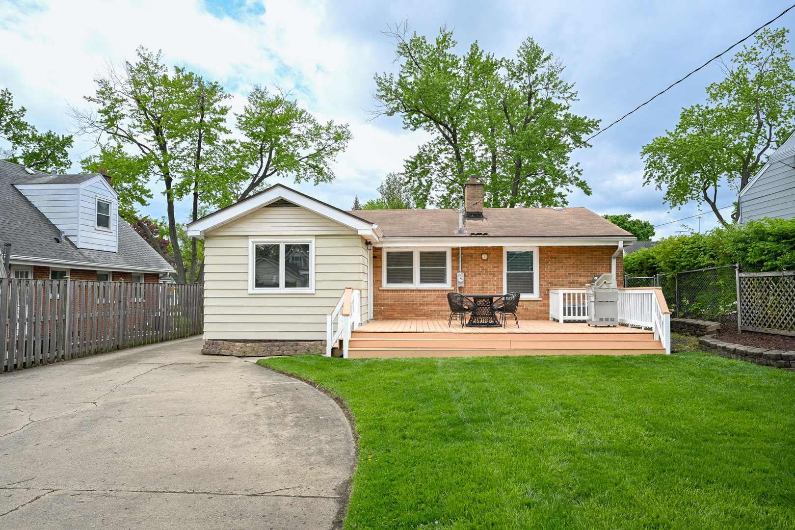 449 West Verret Street Elmhurst IL 60126