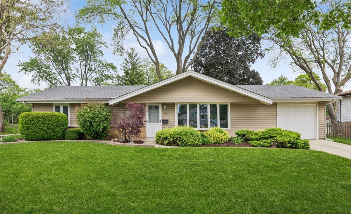 1332 West Weathersfield Way Schaumburg IL 60193