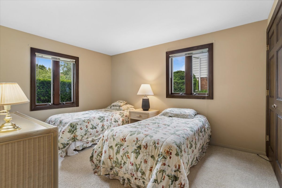 1332 West Weathersfield Way Schaumburg IL 60193