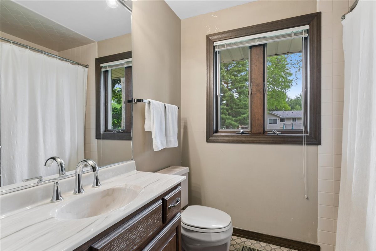 1332 West Weathersfield Way Schaumburg IL 60193