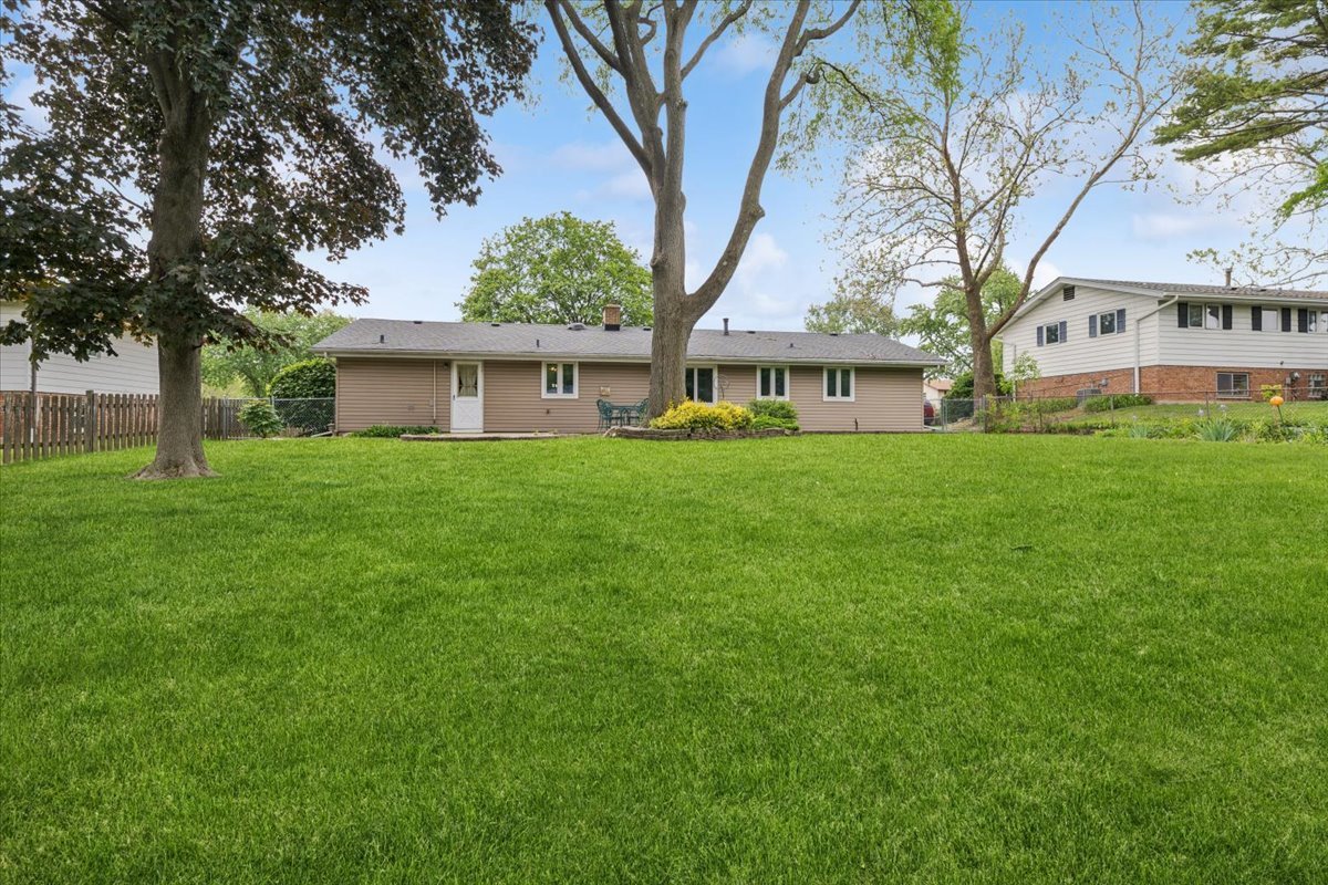1332 West Weathersfield Way Schaumburg IL 60193