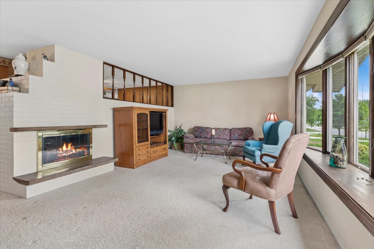 1332 West Weathersfield Way Schaumburg IL 60193
