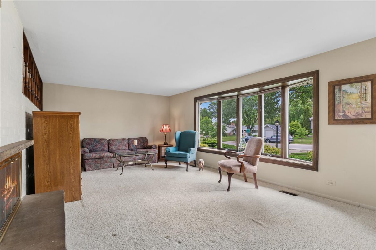 1332 West Weathersfield Way Schaumburg IL 60193