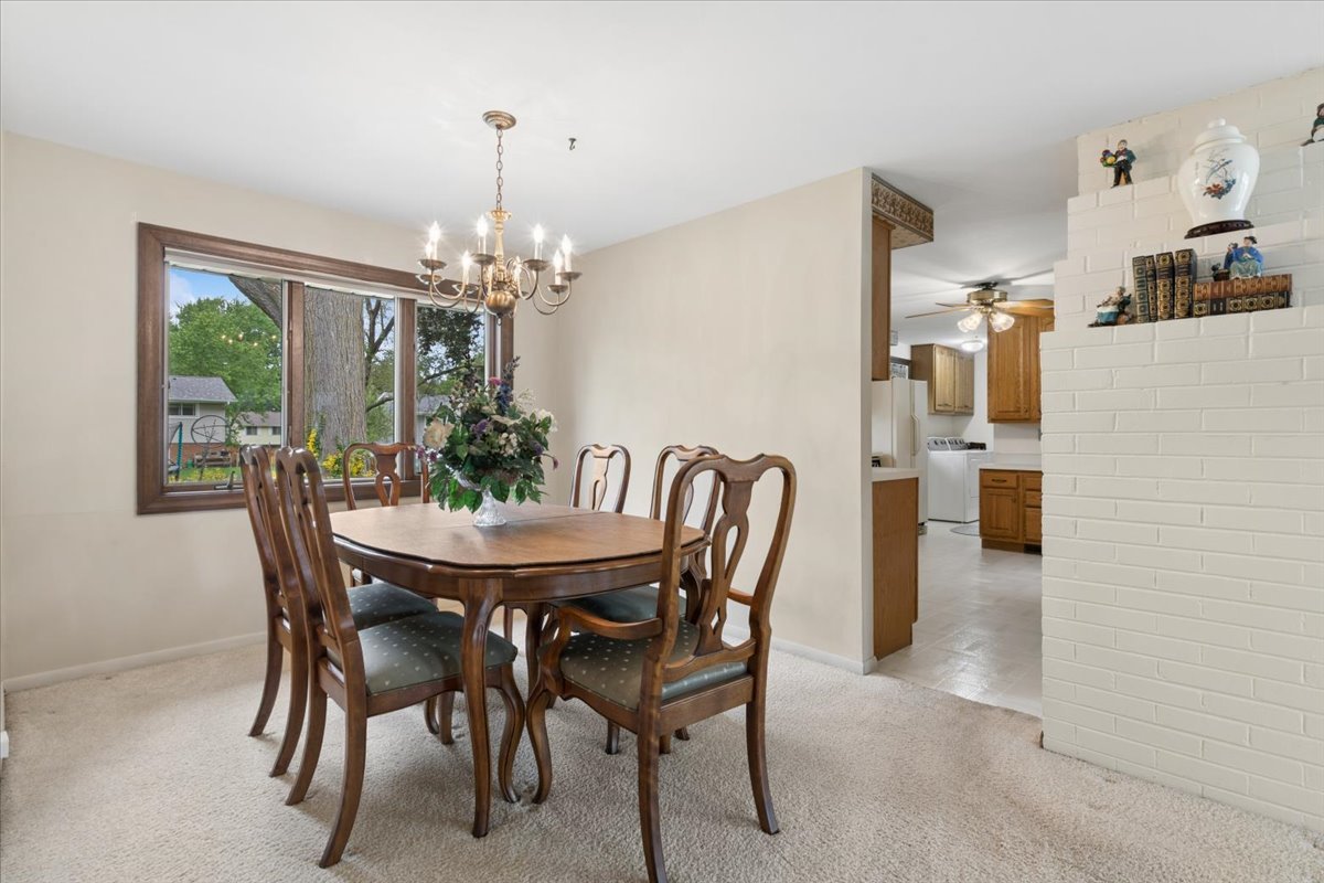 1332 West Weathersfield Way Schaumburg IL 60193