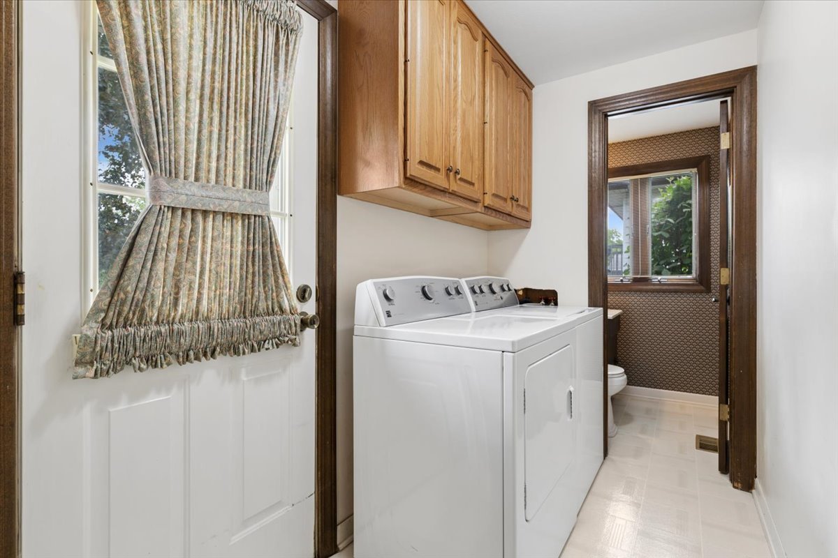 1332 West Weathersfield Way Schaumburg IL 60193