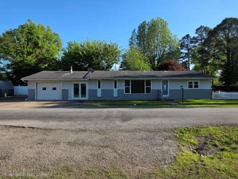 1820 North 14th Street Herrin IL 62948