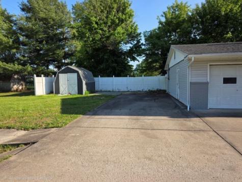 1820 North 14th Street Herrin IL 62948