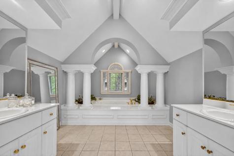 38W535 Golfview Court St. Charles IL 60175